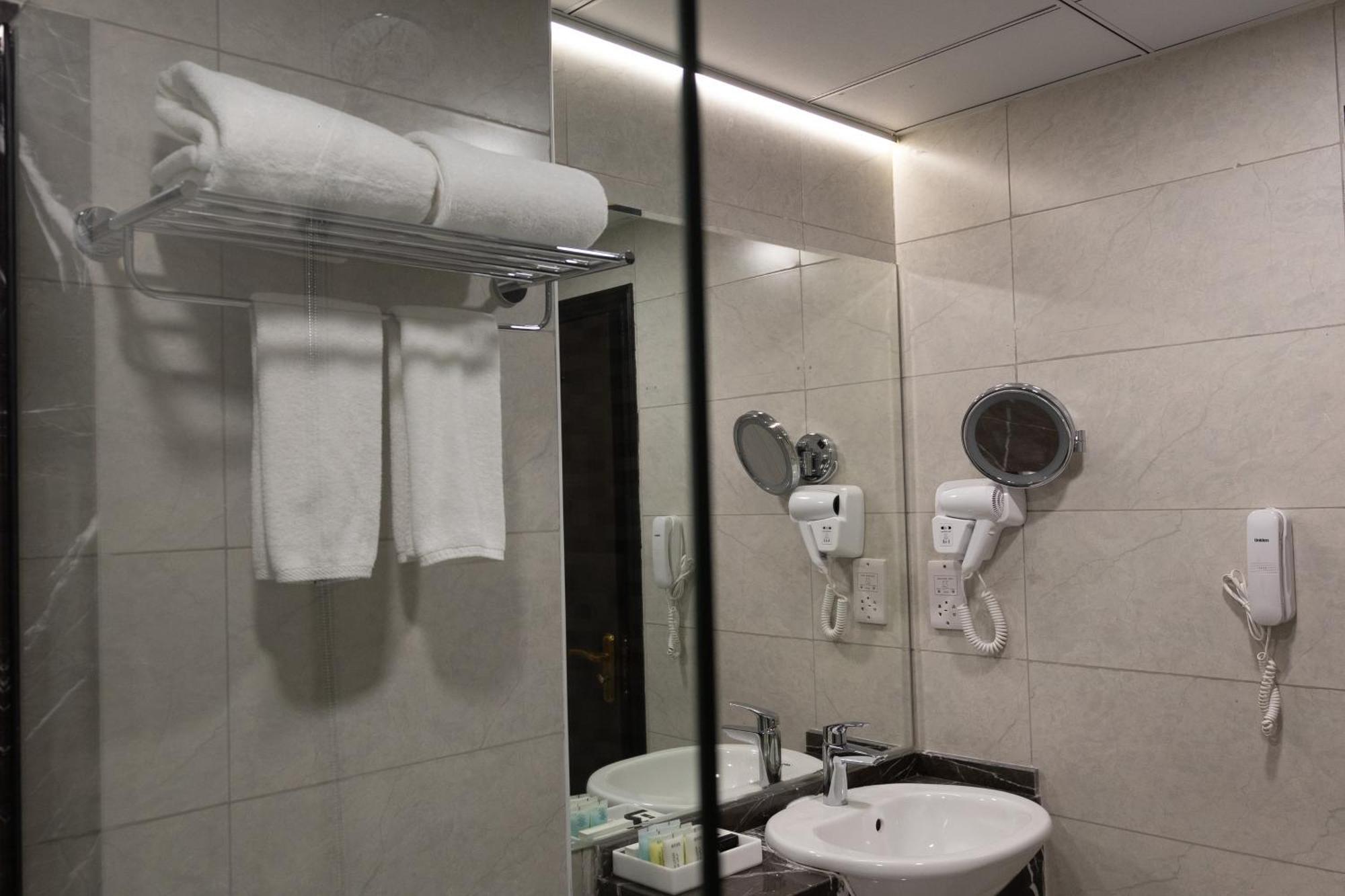 Vendome Plaza Hotel Dubai Dış mekan fotoğraf